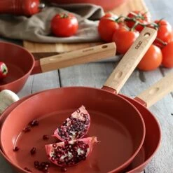 Poêle Ector Induction Aluminium Revêtu Manche En Bois 24 Cm Rouge -DE BUYER Ventes 108013 2 1 Poele Ector induction aluminium revetu manche en bois 24 cm rouge Ogo